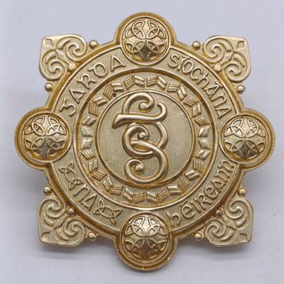 Garda Siochana (Irish National Police) gilt senior officer cap badge