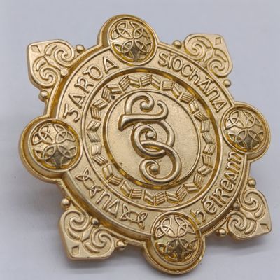 Garda Siochana (Irish National Police) gilt senior officer cap badge