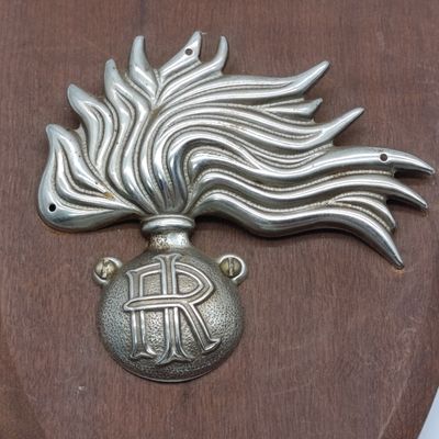Italian post 1946 Repubblica Italian Carabinieri Flame on plaque