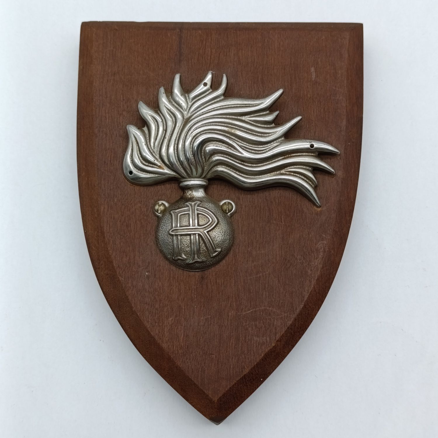 Italian post 1946 Repubblica Italian Carabinieri Flame on plaque
