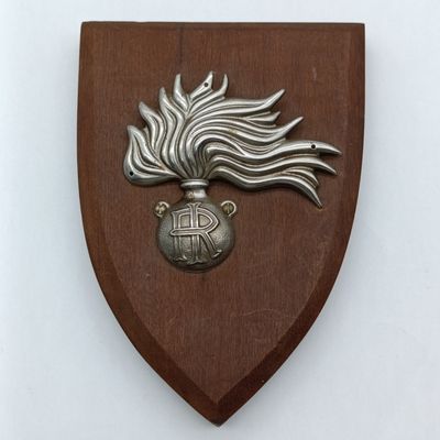 Italian post 1946 Repubblica Italian Carabinieri Flame on plaque