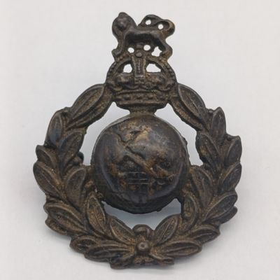 Royal Marines cap badge (1902-1952) darkened badge favored by Royal Marine Commandos