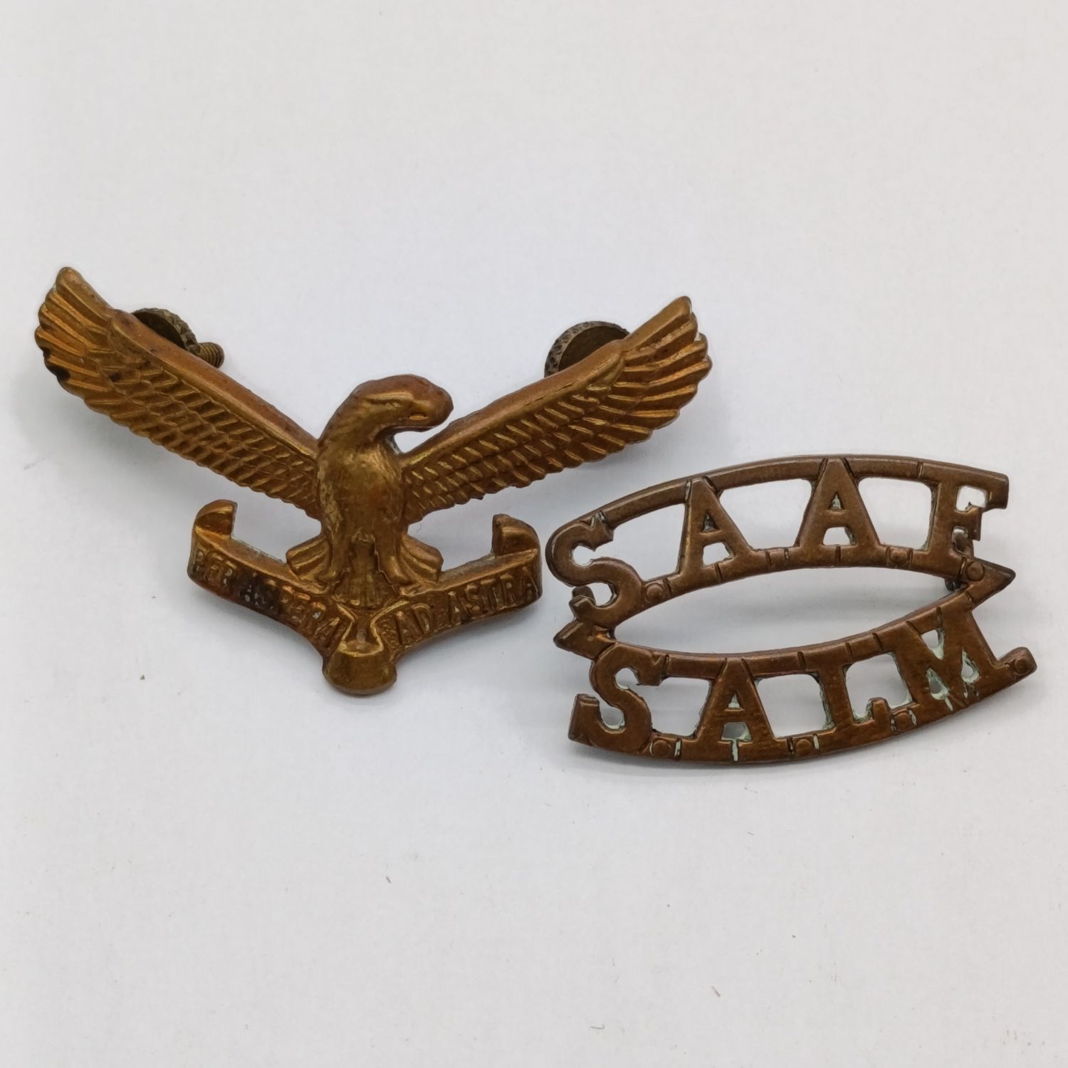 Union of South Africa WW2 period cap badge and Shoulder title - Airforce
