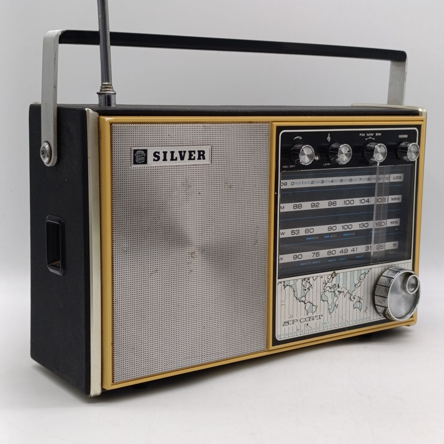 Vintage Silver Shin-Shirasuna FM portable 3-Band DC/Battery Radio - working