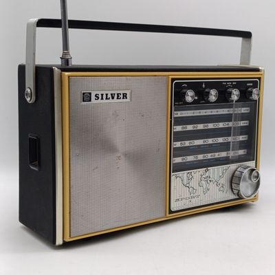 Vintage Silver Shin-Shirasuna FM portable 3-Band DC/Battery Radio - working