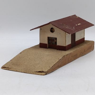 HO Scale Original Serie Galletto Rivarossi late 1940's train diorama building - roof fixed