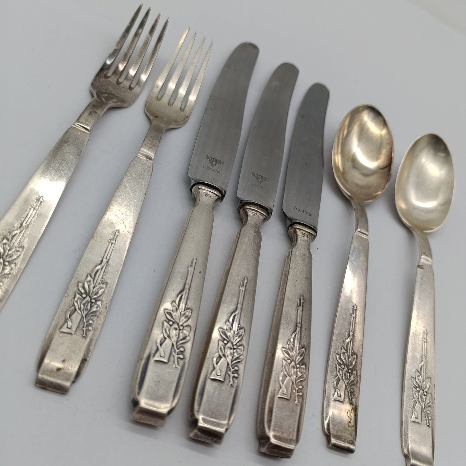 2 Setting Sternegg 90-68 silverplated cutlery set with rifles - 2 forks, 2 knives, and 2 spoons