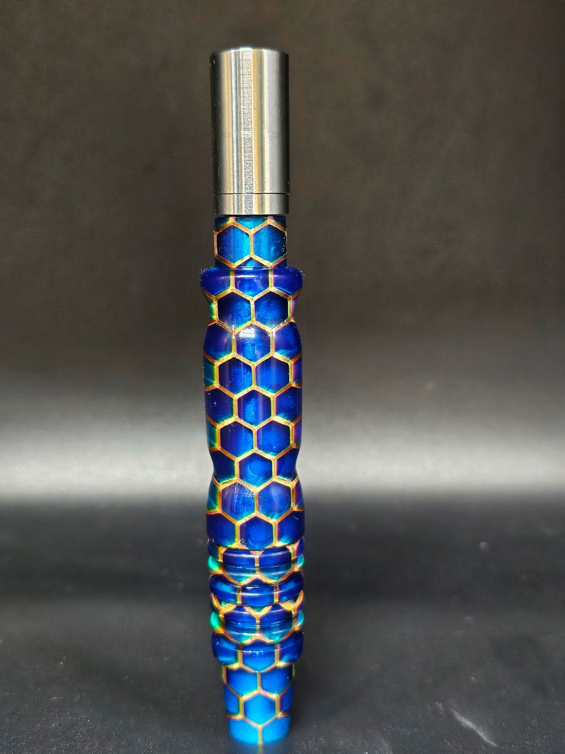 Gold lattice with blue resin