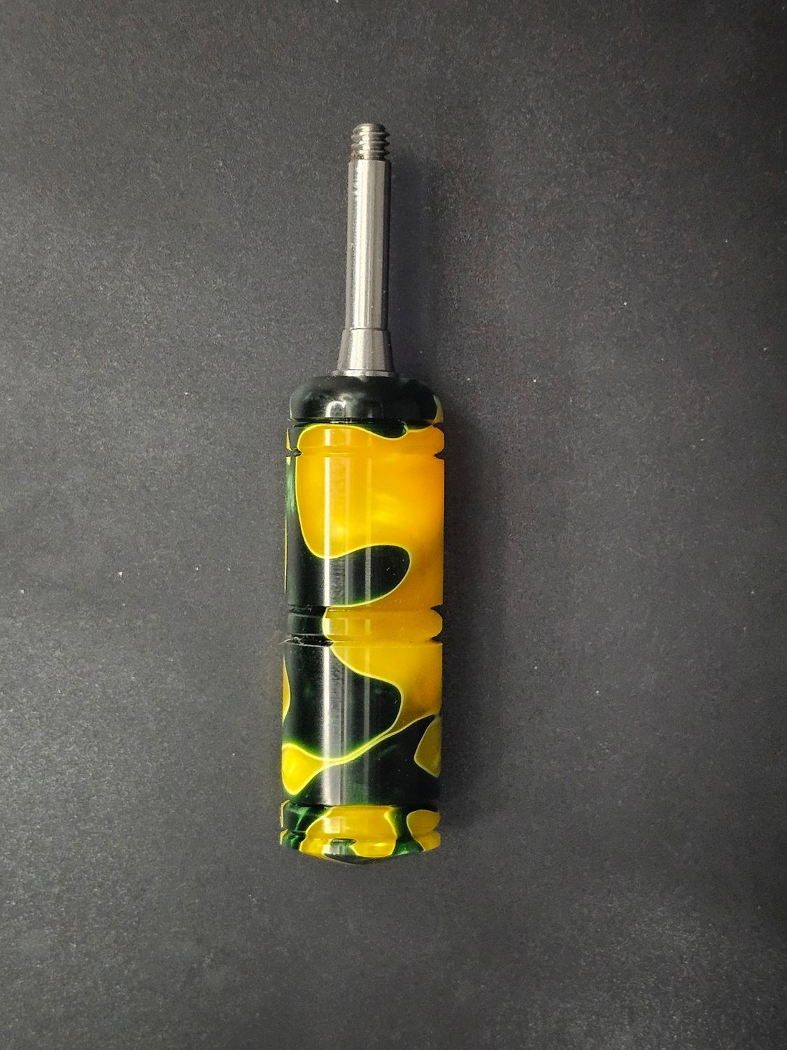 Black/yellow resin handle
