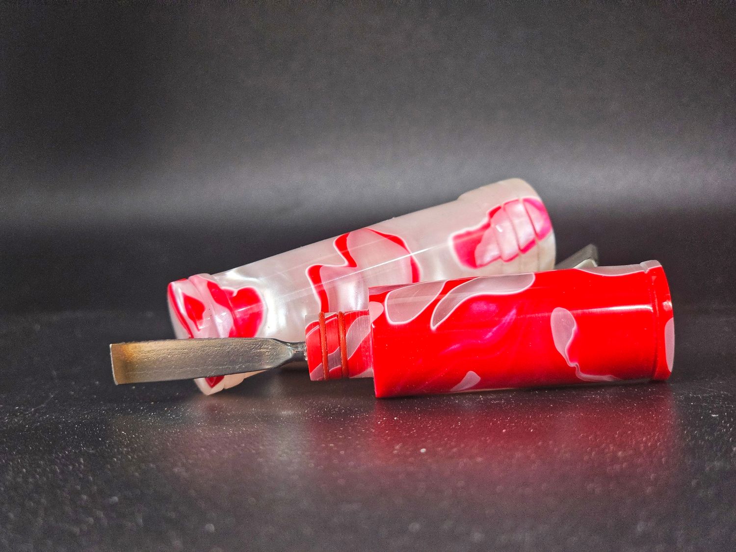 Portable dab tool with cap