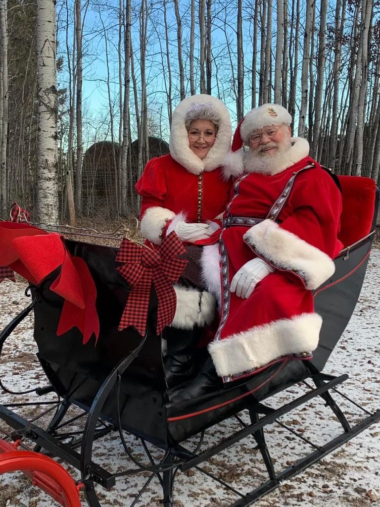 Photo with Santa &amp; Dixie Claus