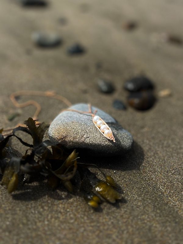 Sea Beauty Sweet Pea Necklace