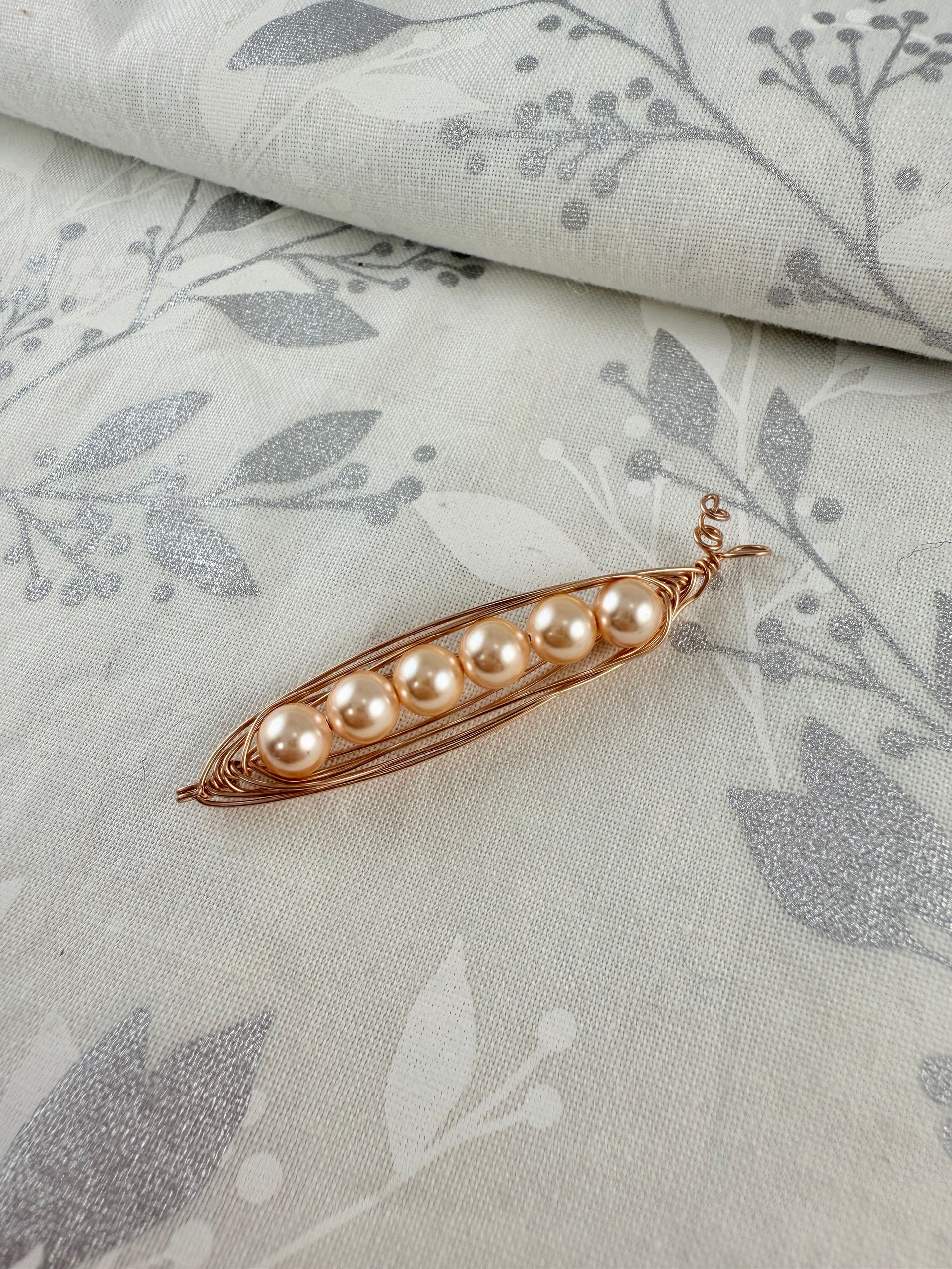 Rose gold 6-pea Pod Pendant