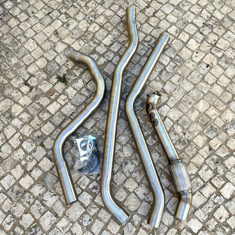 Linha de escape completa em inox BMW Série 1 (downpipe + linha de escape) Linha de escape completa em inox BMW Série 1 (downpipe + linha de escape)