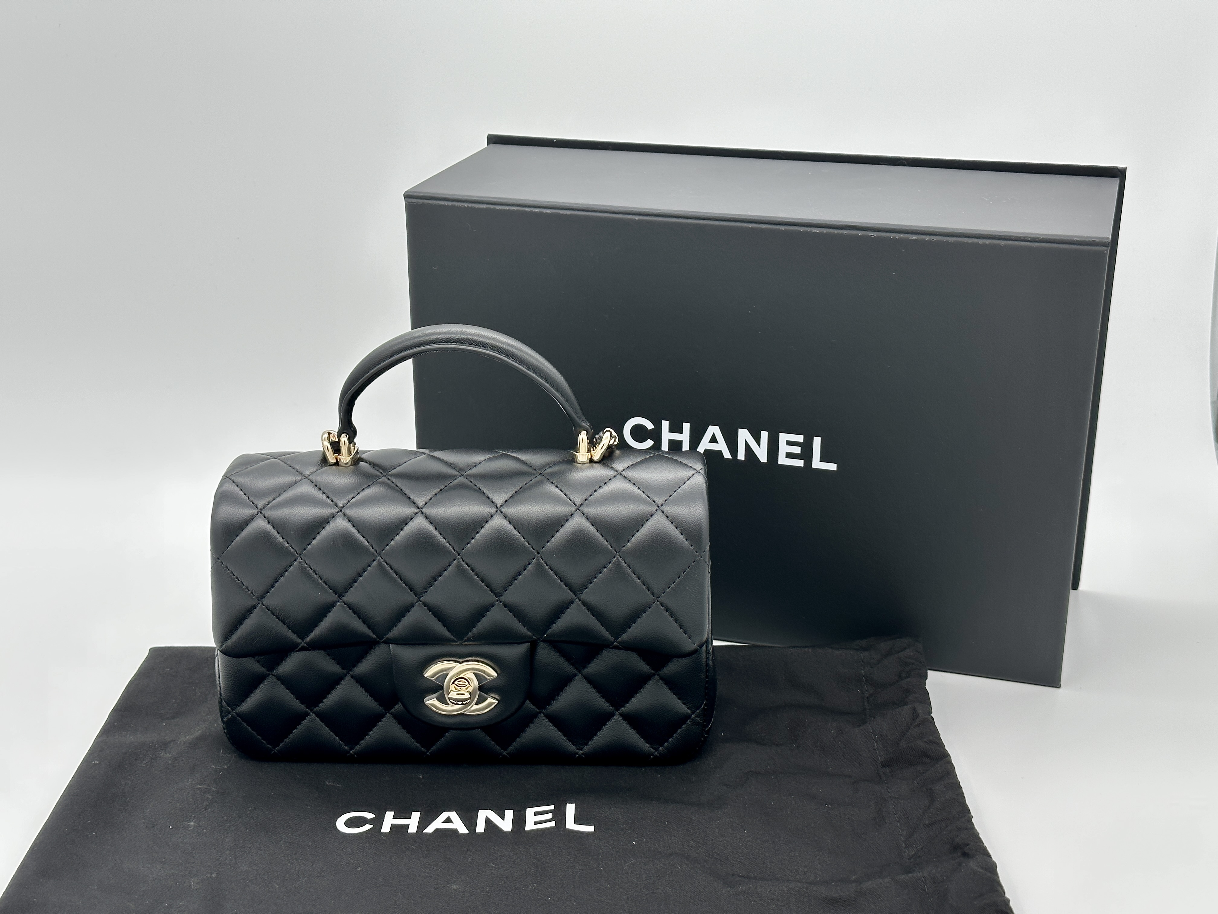 🦄💙 Chanel 21K Mini Flap Iridescent Blue Caviar 💙🦄, Luxury