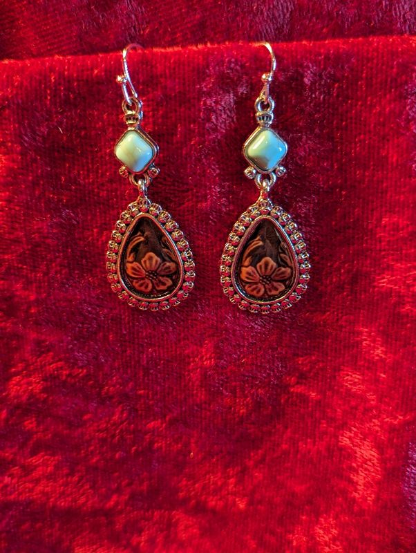 Name: water drop pierced earrings