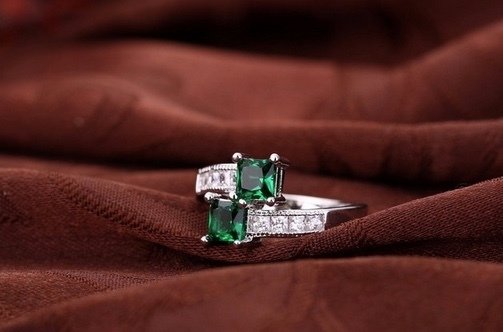 Anillo Zirconita Verde Esmeralda