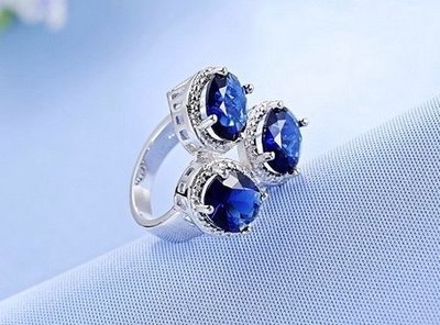 Anillo piedras tipo Zafiros