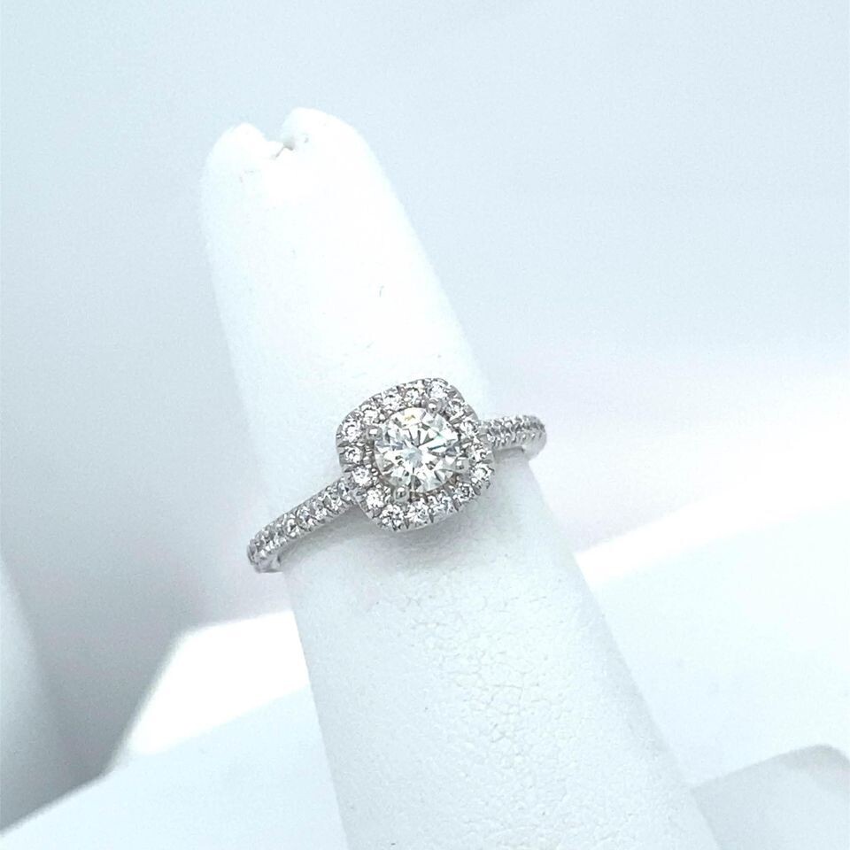 14kt White Gold Diamond Engagment Ring with Halo