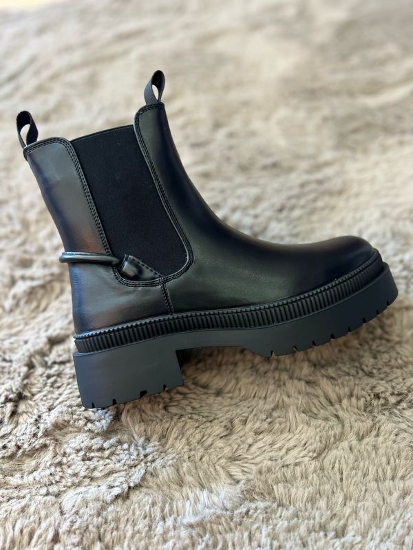 Stiefelette „black Love“