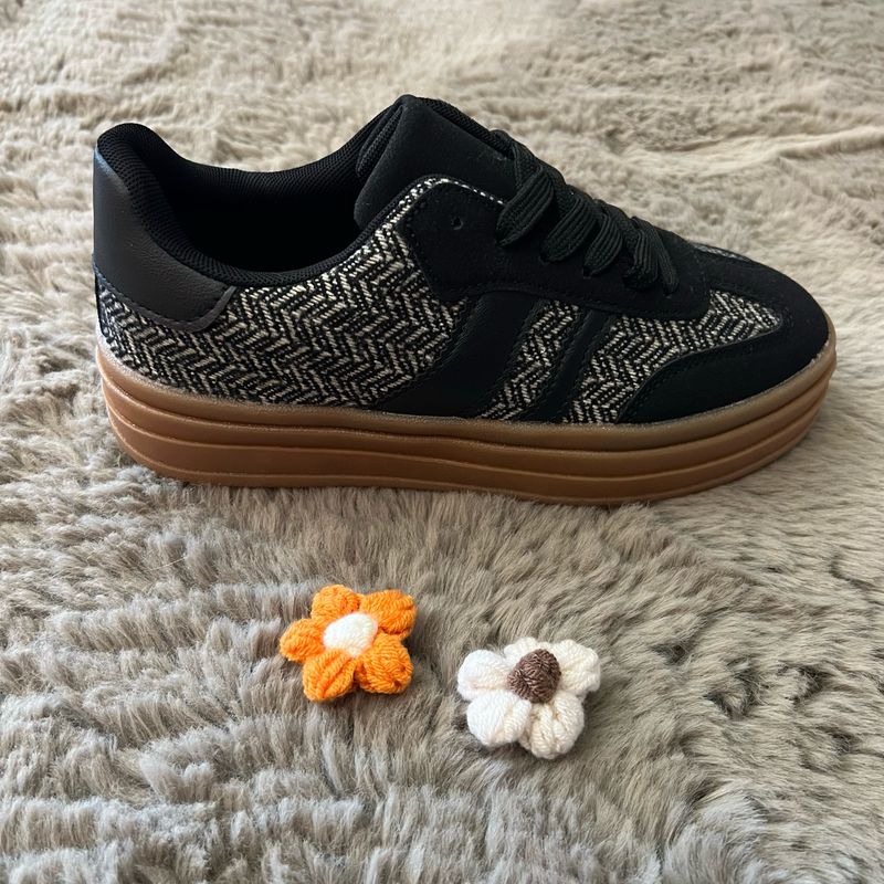Sneaker