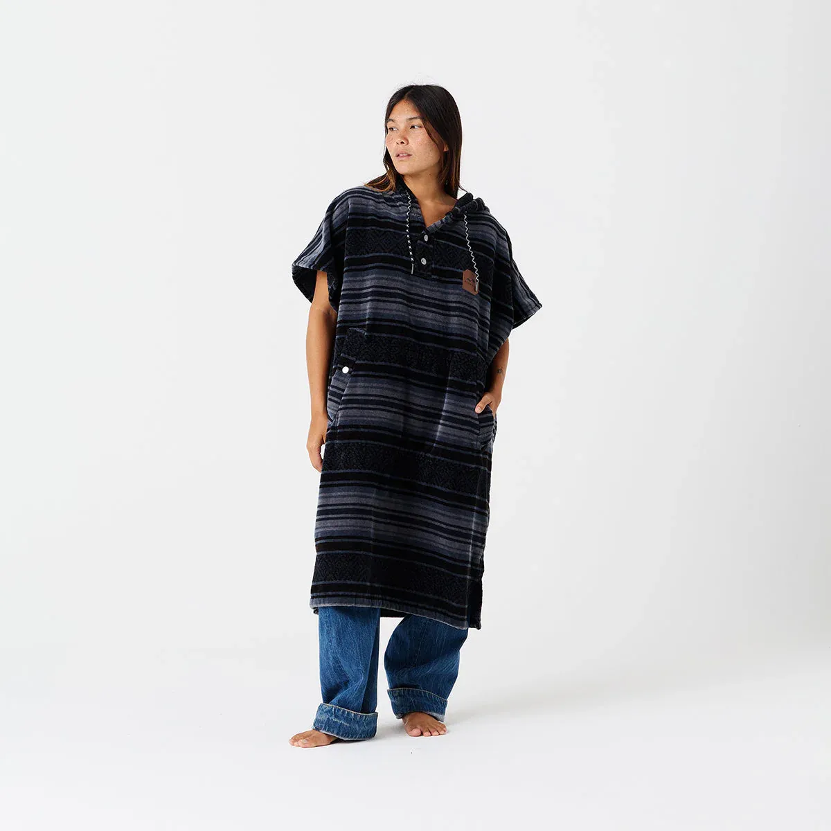 Slowtide Oso Poncho Black