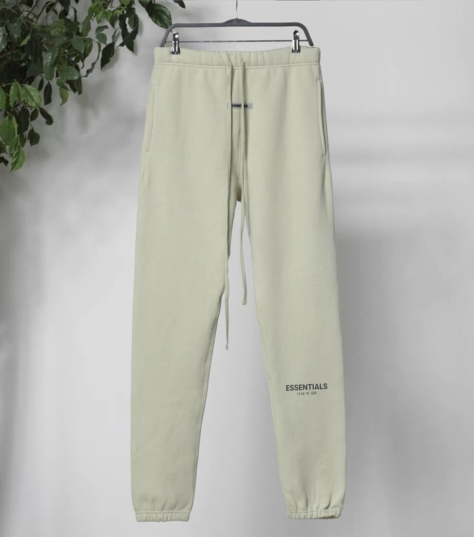 ESSENTIALS  MATCHA GREEN