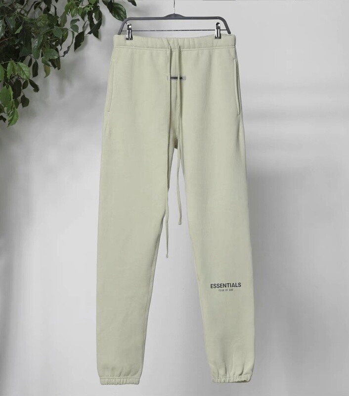 ESSENTIALS  MATCHA GREEN