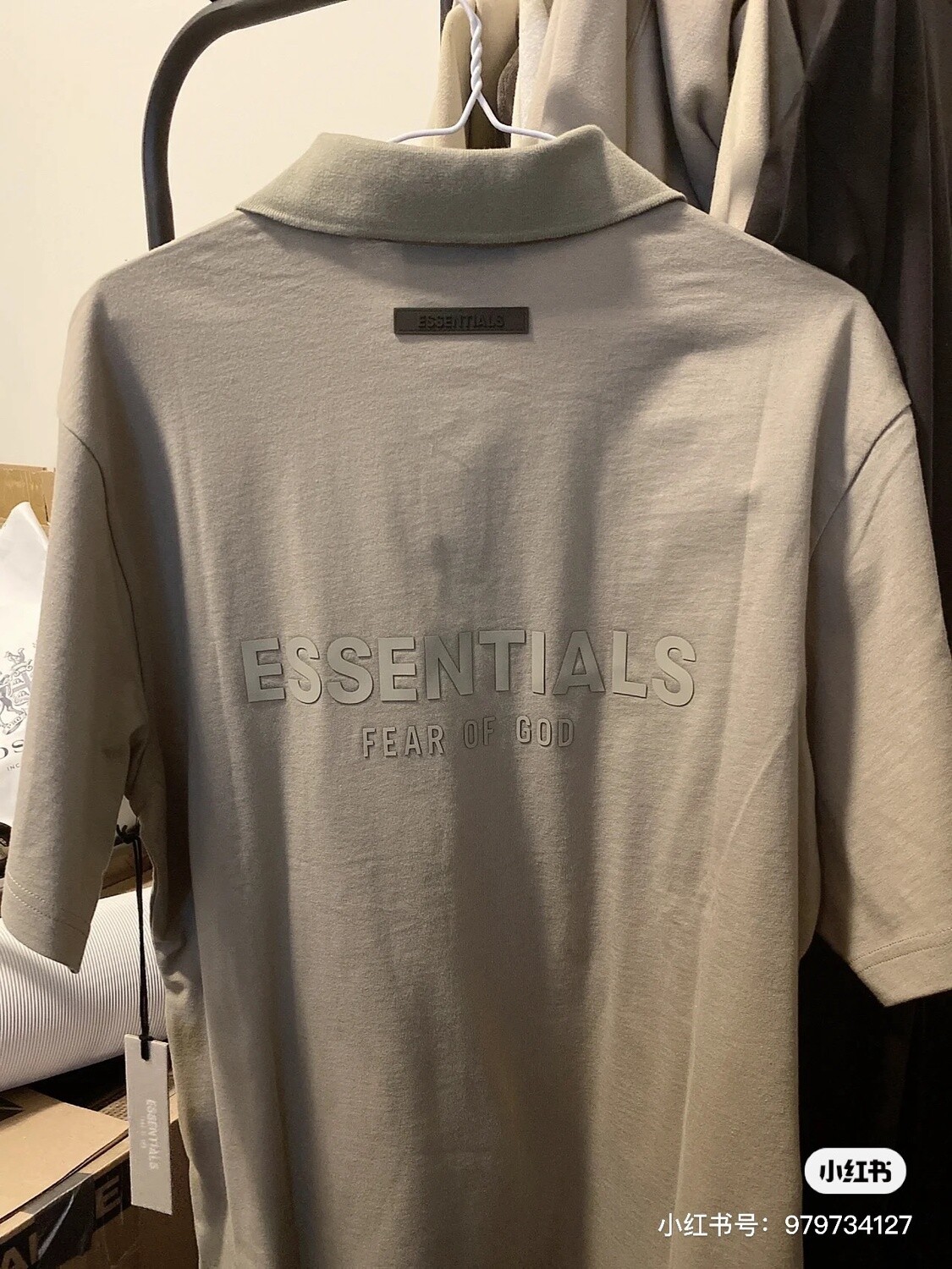 ESSENTIALS  POLO GREY