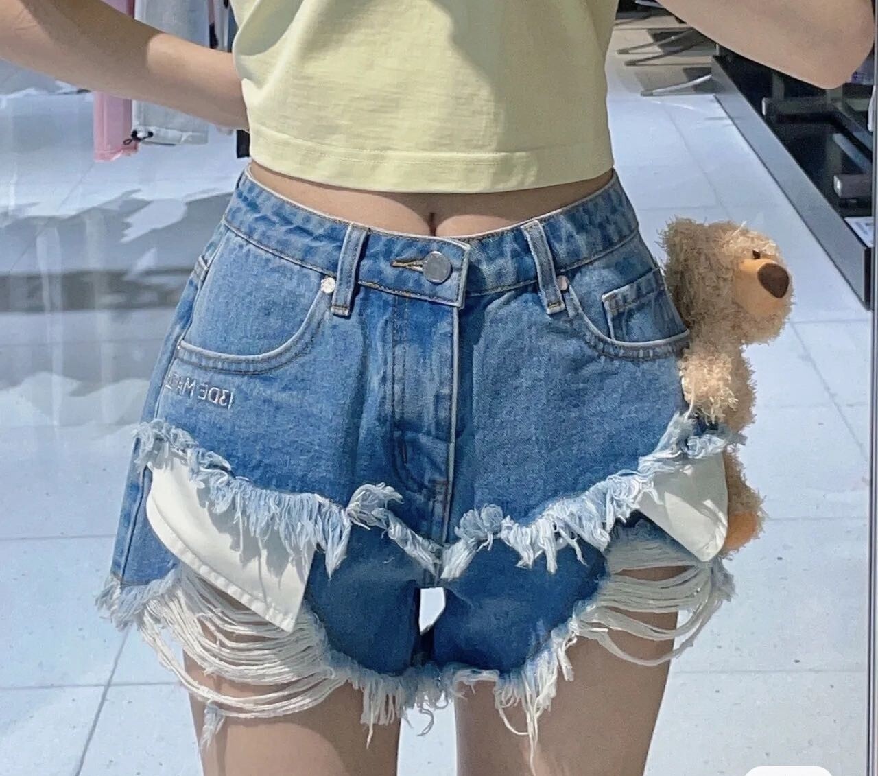 13DE MARZO DOUBLE GRAFFITI JEAN SHORTS