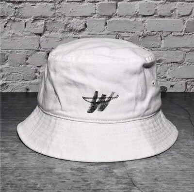 WE11DONE WHITE BUCKET HAT
