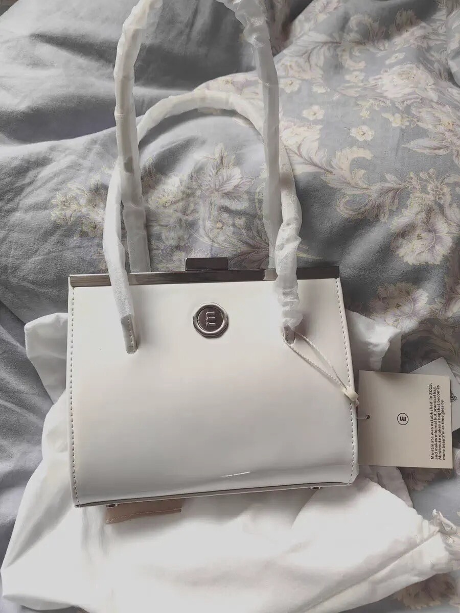 MINITMUTE  WHITE /BLACK LEATHER KOREAN BAG