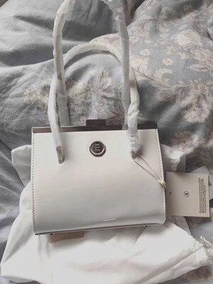 MINITMUTE  WHITE /BLACK LEATHER KOREAN BAG