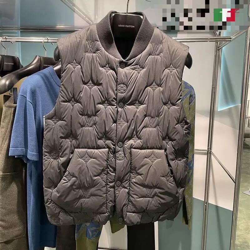 BLACK DOWN VEST