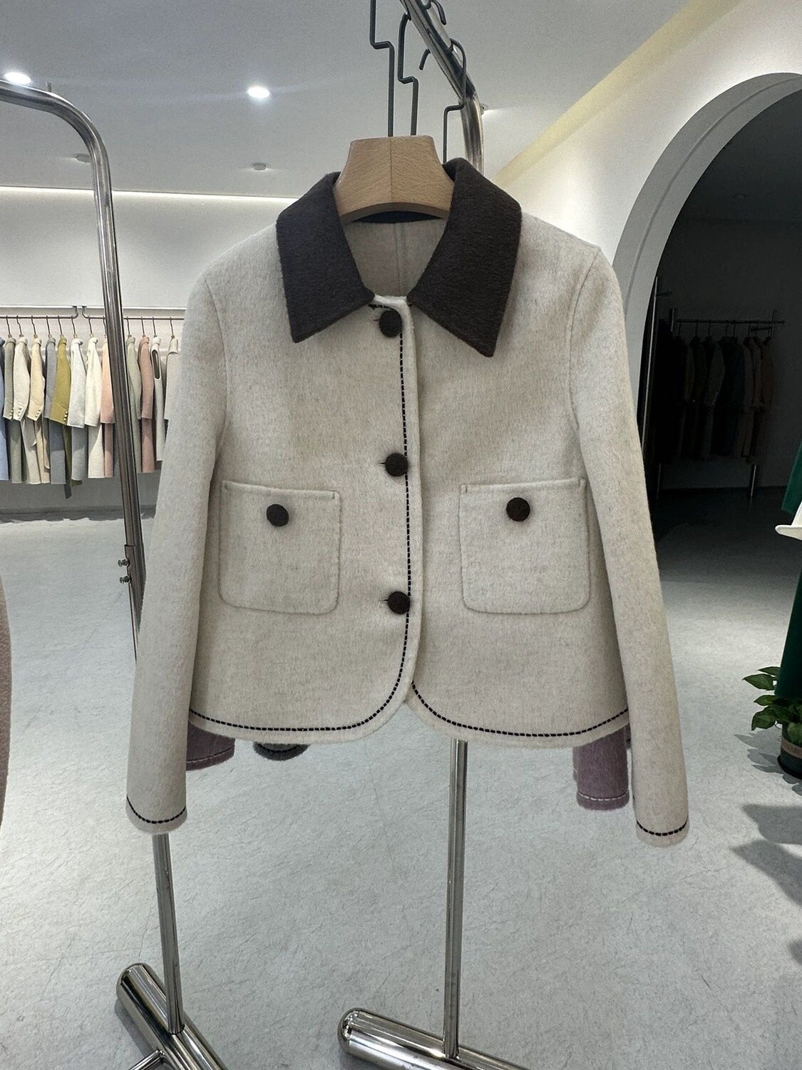SHORT WOOL COAT WHITE WITH BK COLLAR/26