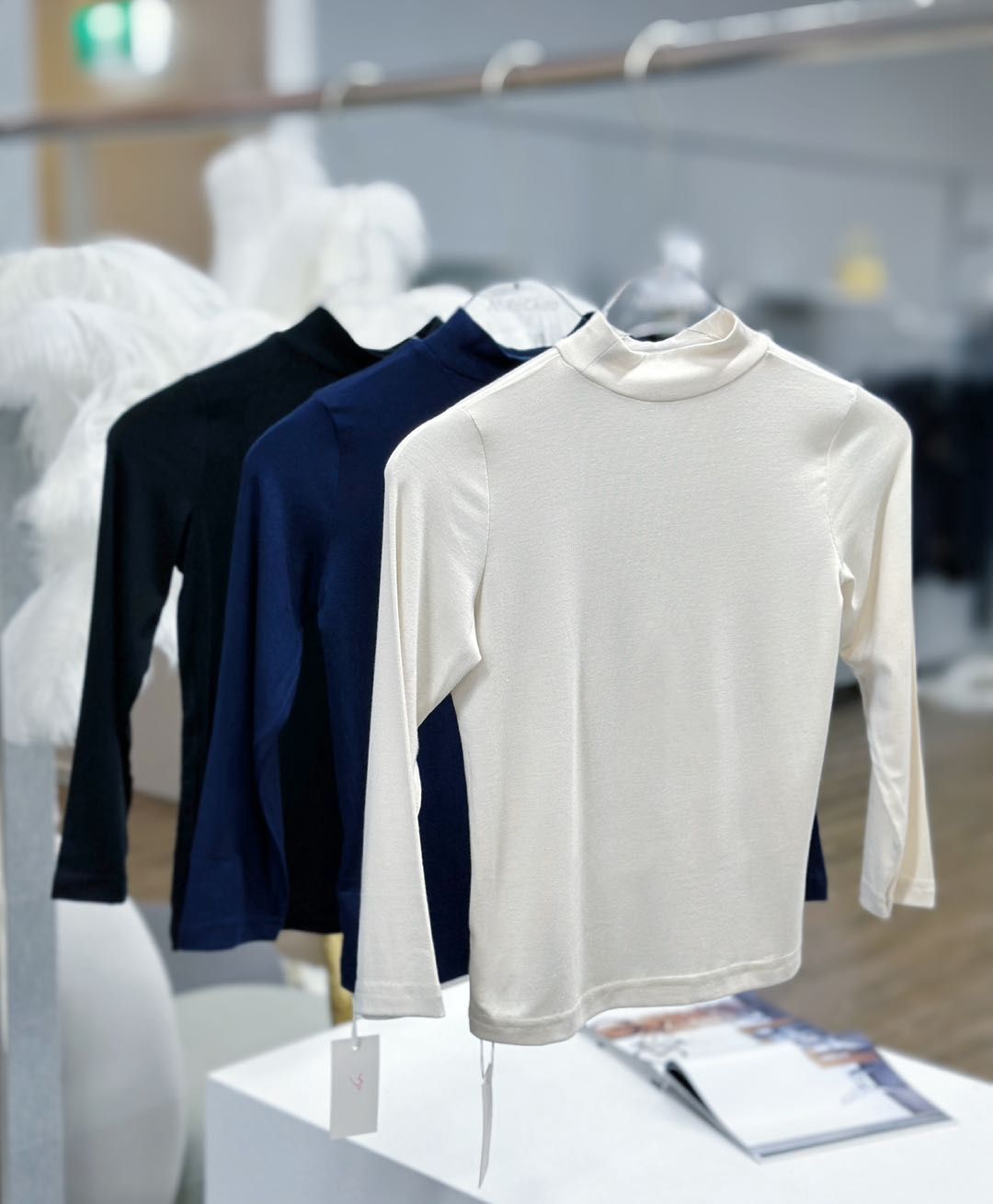 LONG SLEEVE  TEE WHITE/BLUE /BLACK
