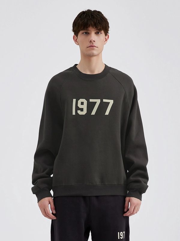 ESSENTIALS 1977 SWEATSHIRT BLACK 401