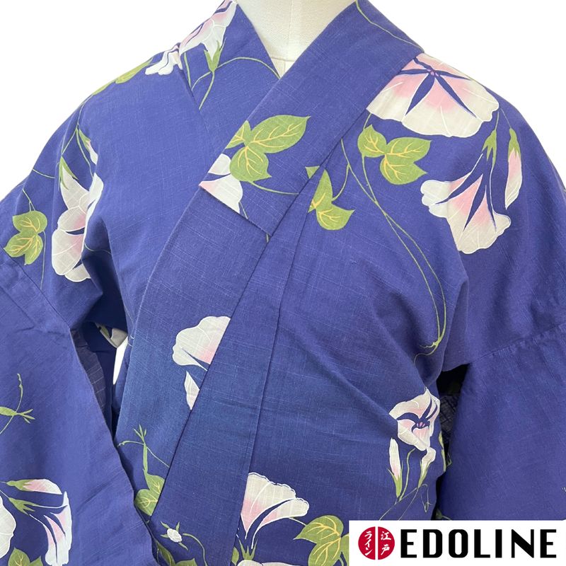 Blauer Yukata mit rosa Asagao Blumen