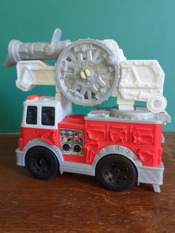 Playdoh Wheels Fire Truck (No Accessories/Playdoh)