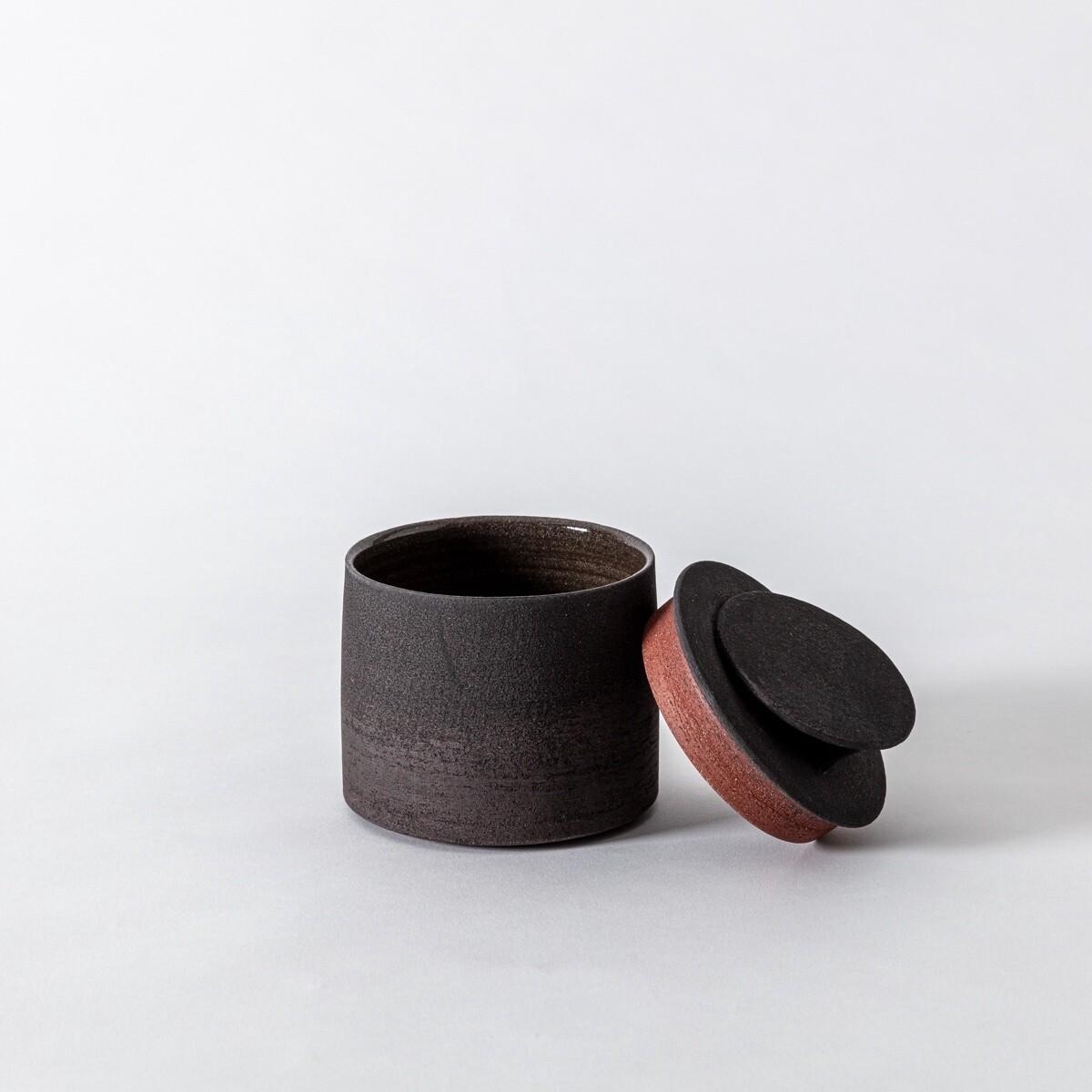 Lidded Vessel with Circle, Black