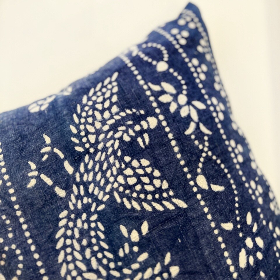Antique Indigo Resist Pillow n. 2