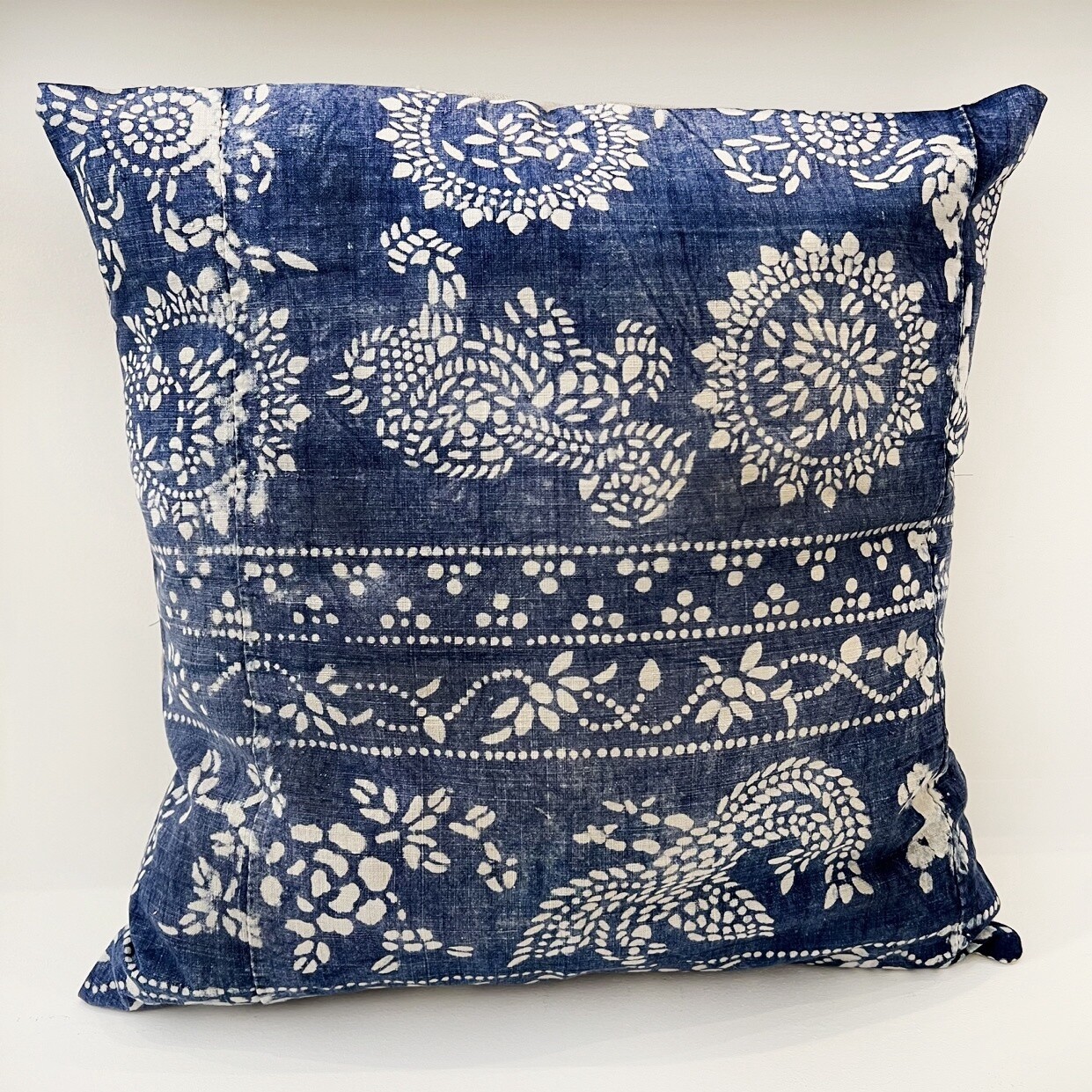 Antique Indigo Resist Throw Pillow n. 1