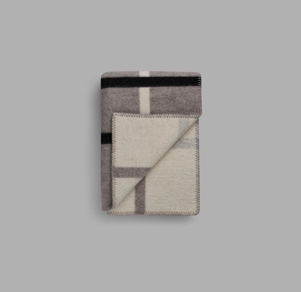 Knut Dove Grey Throw