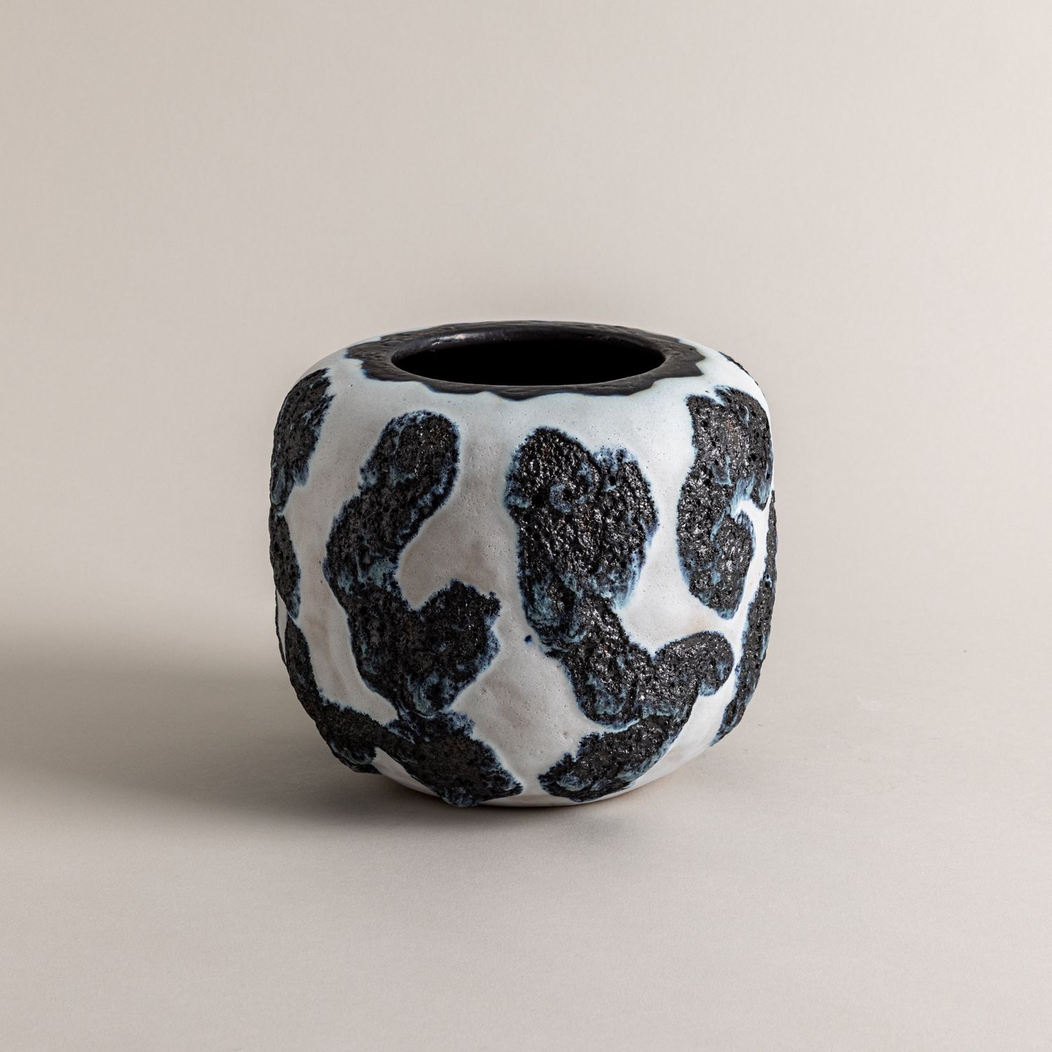 Black and White Vessel n. 2