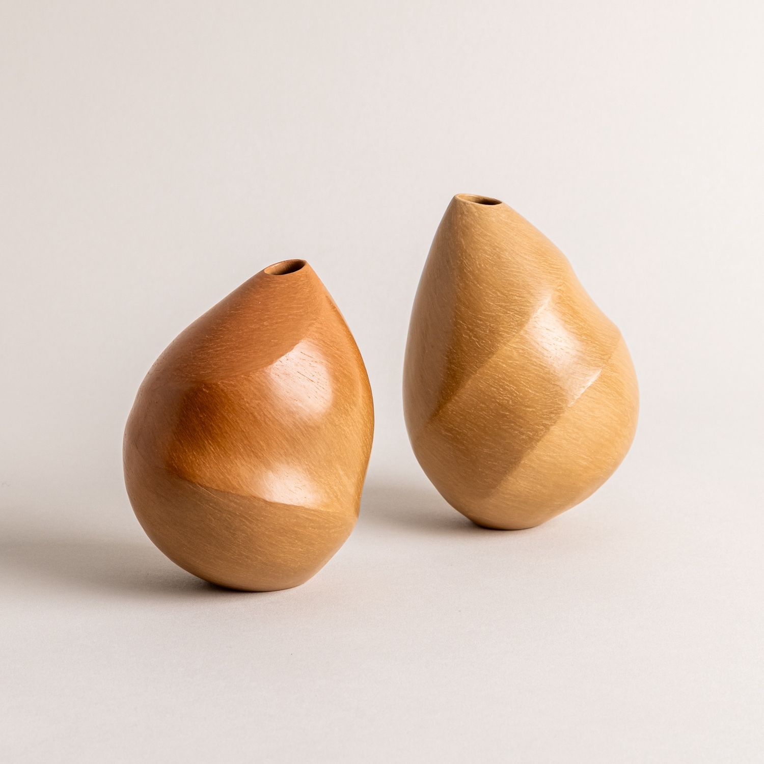 Pair of Pequeñas Vasijas Rojas