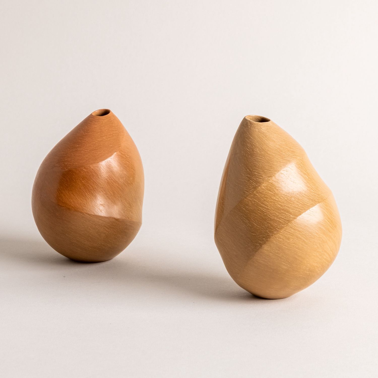 Pair of Pequeñas Vasijas Rojas