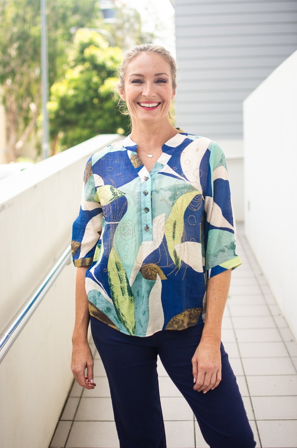 32992 Abstract blouse
