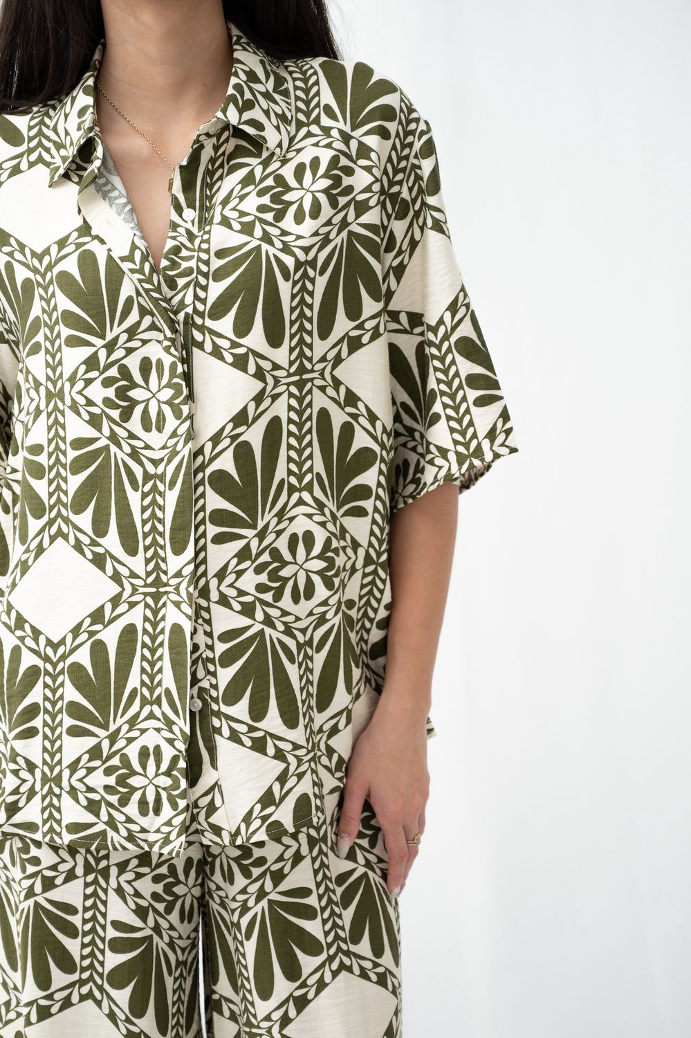 T1936E Tile print shirt