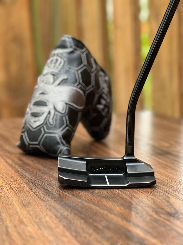 Blackout Queen B 6 LH Putter