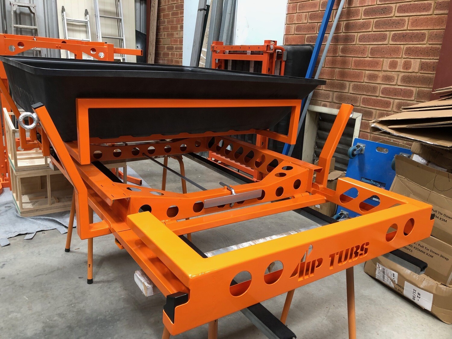 Tip Tub Well Body Utility Model